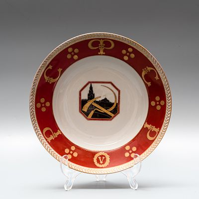 Коллекционная тарелка с надписью «V РСФСР». Автор и художник: Алексей Александрович Колосов. 