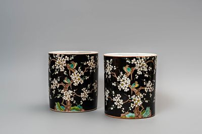 Вазы в гамме чёрного семейства «Сороки на дереве сливы». Китай, первая половина 20 века. 