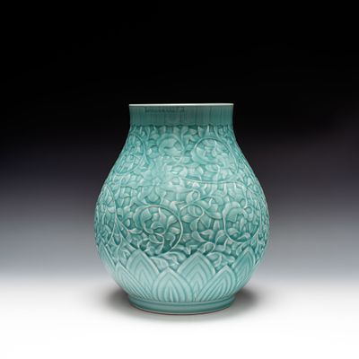 Монохромная селадоновая ваза с рельефным растительным узором. Китай, 21 век. 
Фарфор, формовка 