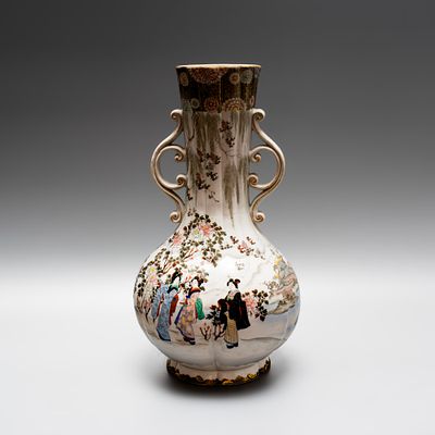 Ваза &laquo;Весенний праздник&raquo;. Япония, мастерские Кутани, 1930-е годы. 
Мастер: Суйкэй 
Фарфор 