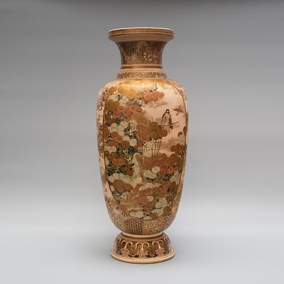 Большая ваза &laquo;Хризантемы у изгороди&raquo;. Мастер: Кинкодзан. 
Япония, конец 19-начало 20 века. 