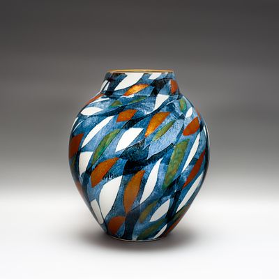 Большая авторская ваза &laquo;Абстракция&raquo;. Мастер: Фудзии Сюмэй (1936-2017). 
Япония, 20 век. 
Фарфор 