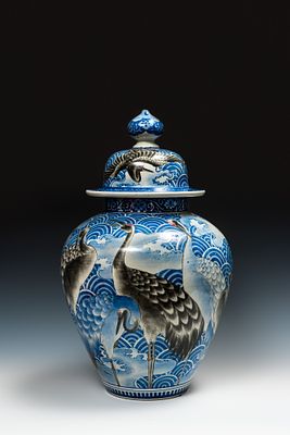 Ваза в стиле Ар-деко &laquo;Журавли среди волн&raquo;. Мастер-керамист: Тодзи. 
Япония, 1920-1940-е годы. 