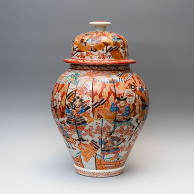 Большая авторская ваза с крышкой с изображением иностранцев. Мастер: Синаку Ёсими. 
Япония 