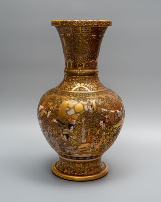 Большая ваза &laquo;Самурайские сцены&raquo;. Япония, период Мэйдзи (1868-1912). 
Фарфор, надглазурная 