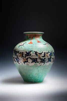 Большая парадная ваза "Птицы". Япония, конец 19 века. 
Фарфор, надглазурная роспись эмалями 