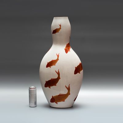 Большая ваза "Красные карпы". Китай, середина ХХ века. 
Фарфор, глазурь, надглазурные 