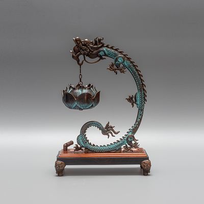 Настольное украшение &laquo;Дракон и лотос&raquo;. Китай, начало 21 века. 
Фигура: металл, литьё 