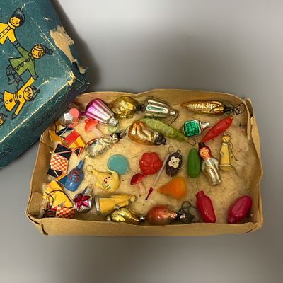 Набор мини игрушек &laquo;Малютка&raquo;.
. 21 шт. в коробке 
СССР, 1980е годы. 
Стекло, роспись + 