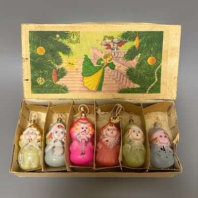 Набор елочных игрушек &laquo;Золушка&raquo; в коробке. СССР, 1980е годы. 
Стекло, роспись. 
Состояние: 