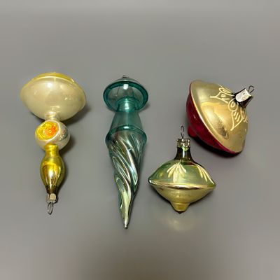 Елочные игрушки &laquo;Погремушки&raquo;, &laquo;Юла&raquo;. 4 шт 
СССР, 1950-1960е годы. 
Стекло, роспись. 
Состояние: 