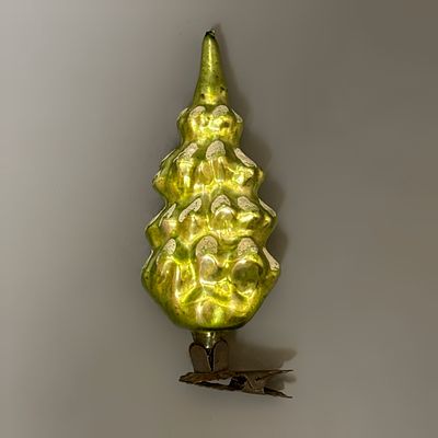 Елочная игрушка &laquo;Елочка&raquo;. СССР, 1950е годы. 
Стекло, роспись. 
Состояние: следы времени 