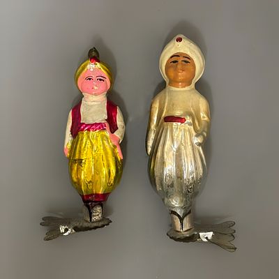 Елочные игрушки &laquo;Алладин&raquo;. 2 шт. 
СССР, 1950-1960е годы. 
Стекло, роспись. 
Состояние: следы 