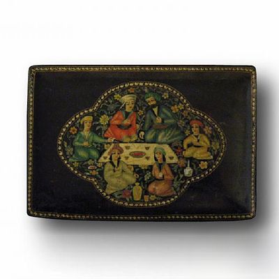 Шкатулка &laquo;Чайхана&raquo;. СССР, 1930-е годы. 
Папье-маше, лак, живопись. 
Размеры: 13х9х5 см. 