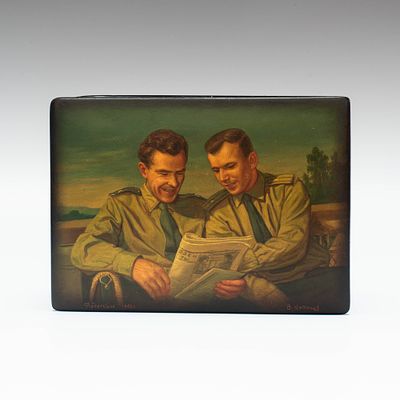 Шкатулка &laquo;Гагарин и Титов&raquo;. Художник: Виктор Данилович Антонов (1936-2018). 
Федоскино, 1962 