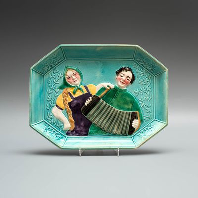 Декоративное блюдо &laquo;Гармонист&raquo;. Мастер: Исидор Григорьерич Фрих-Хар (1893-1978). 
Конаковский 