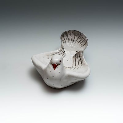 Фигура &laquo;Голубь&raquo;. ЛФЗ, 1930-е годы. 
Фарфор, формовка, роспись, глазурь. 
Высота: 8,8 см. 