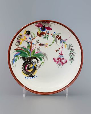 Блюдце &laquo;Фантазийные цветы в вазе&raquo;. ЛФЗ, 1920-1930-е годы. 
Фарфор, надглазурная роспись. 