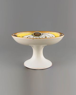 Вазочка на ножке "Цветы". Дулево, 1930-е годы. 
Фарфор, надглазурная роспись, позолота. 