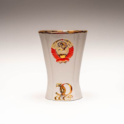 Карандашница. Фарфоровый завод &laquo;Возрождение&raquo;, 2-я половина 20 века. 
Фарфор, рельеф, роспись 