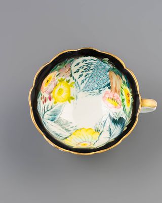 Редкая чашка с внутренней росписью, выполненной на белье ИФЗ. ЛФЗ, 1923 год. 
Фарфор 