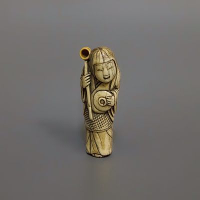 Нэцкэ &laquo;Сёдзё с черпаком&raquo;. Япония, 19 век. 
Кость, резьба. 
Высота: 6,5 см. 
Состояние: 