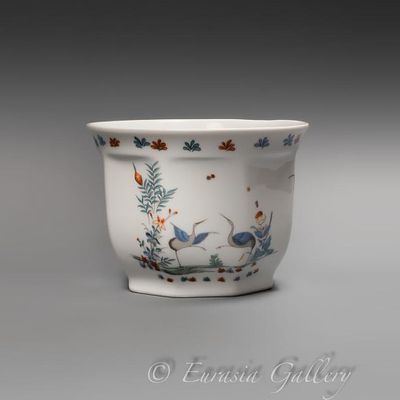 Кашпо с росписью в стиле Какиэмон. Франция, начало 21 века. 
Фарфоровое производство Лиможа. 