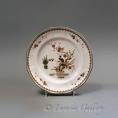 Тарелка с росписью в стиле Какиэмон. Великобритания, 1969-1982-е годы. 
Фабрика Вэджвуд 