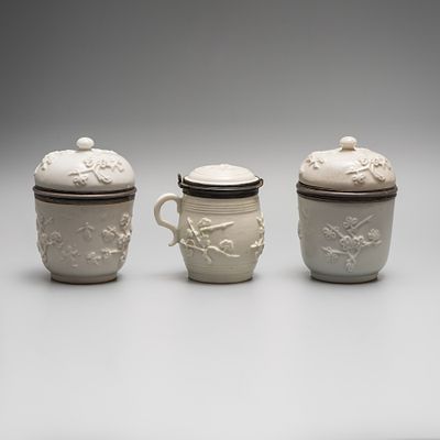 Набор из двух шкатулок с крышками и пивной кружки. Западная Европа, 1740-1760-е гг. 
Фарфор 