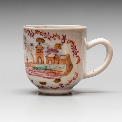 Чашка с яркой росписью. Китай - Западная Европа, последняя четверть 18 века. период Цяньлун 