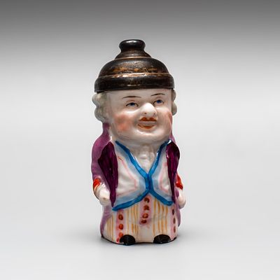 Фигурка-солонка "Джентльмен". Англия, 19 век. 
Фарфор, роспись, глазурь; латунь, серебрение 