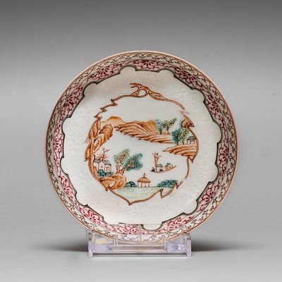 Блюдце, расписанное в Европе на китайском фарфоре. Китай, 1760-1780 гг., период Цяньлун 