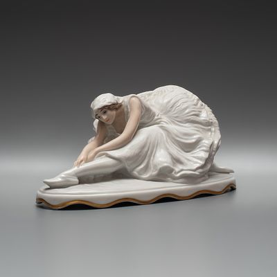 Фигура &laquo;Анна Павлова в роли Одетты в &laquo;Лебедином озере&raquo;. Скульптор: Константин Дефанти 