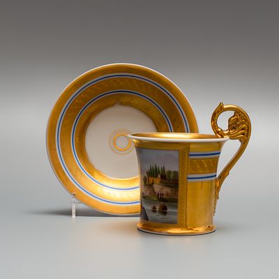 Чашка с блюдцем в стиле ампир. Франция, начало XIX века. 
Частная фарфоровая мануфактура. 