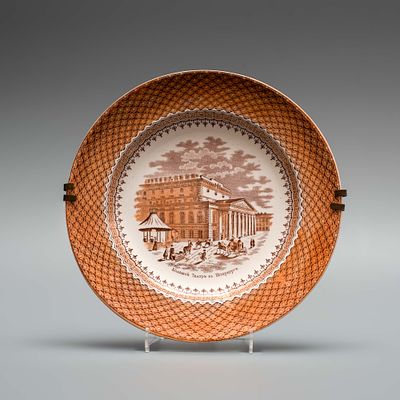 Коллекционная тарелка &laquo;Большой театр в Петербурге&raquo;. Великобритания, 19 век (после 1868 года). 