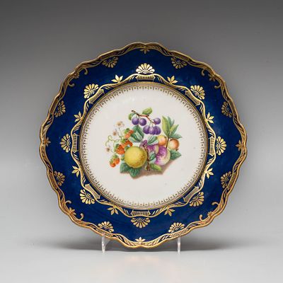 Тарелка &laquo;Фрукты&raquo;. Санкт-Петербург, Императорский фарфоровый завод, 1я половина 19 века (НI). 