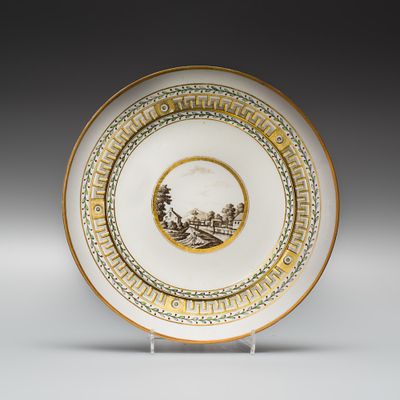 Тарелка мелкая из сервиза с гризайльными пейзажами и меандром. Петербург, Императорский 