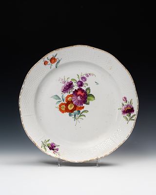 Тарелка мелкая из Вседневного сервиза. Российская империя, ИФЗ, 1780-1796-е годы. 
Фарфор 