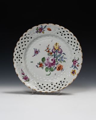 Тарелка с ажурным бортом и цветочным декором. ИФЗ (Императорский фарфоровый завод), конец 18 