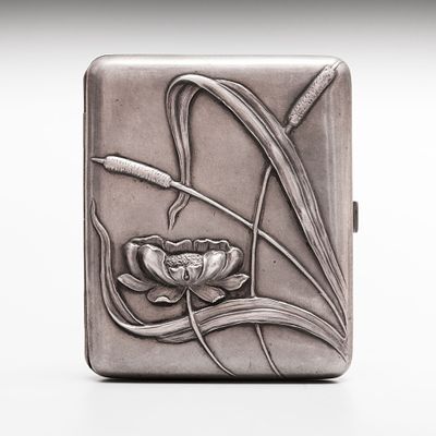Портсигар &laquo;Кувшинка и камыши&raquo;. Серебро, золочение внутри. 
Клейма: 84, ФК 
Вес: 156 гр. 
