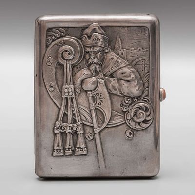 Портсигар двусторонний. . 1-я Сторона: Стражник с алебардой.2-я сторона: Девица в кокошнике у 