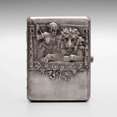 Портсигар &laquo;Любовь и сила&raquo;. Серебро, золочение внутри. 
Клейма: 84, ПП 
Вес: 178 гр. 
