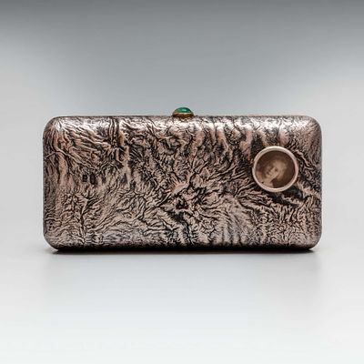 Кошелёк в виде серебряного самородка со вставкой фотографии на крышке. Серебро, шёлк внутри. 