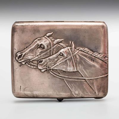 Портсигар &laquo;Две лошади&raquo;. Серебро, золочение внутри. 
Клейма: 84, ДГ 
Вес: 188 гр. 
