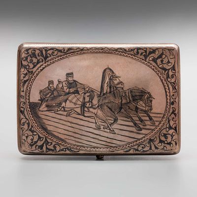 Портсигар &laquo;Тройка&raquo;. Серебро, чернь, золочение внутри. 
Клейма: 84, КН 
Вес: 115 гр. 
