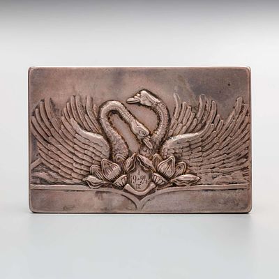 Редкий портсигар &laquo;Два лебедя&raquo;. Серебро, золочение внутри. 
Клейма: 84, ИП 
Вес: 159 гр. 
