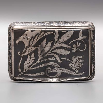 Портсигар &laquo;Чертополох&raquo;. Серебро, чернь, золочение внутри. 
Клейма: 84, Георгий Победоносец. 