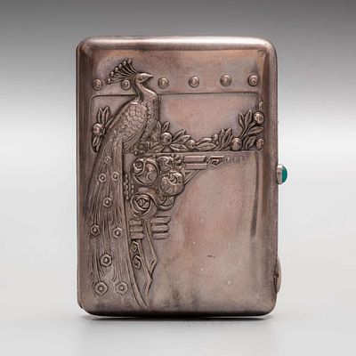 Портсигар &laquo;Павлин&raquo;. Серебро, золочение внутри. 
Клейма: 84, 2А 
Вес: 156 гр. 
