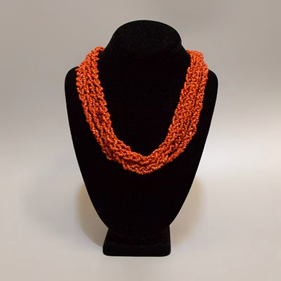 Элегантные четырехрядные коралловые бусы. Европа, 20 век. 
Коралл, металл белого цвета. 
Длина 