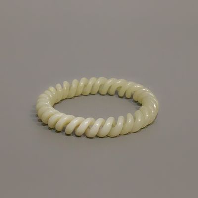 НЕФРИТОВЫЙ БРАСЛЕТ-СПИРАЛЬ. Китай, династия Цин (1644-1912). 
Нефрит цвета &laquo;селадон&raquo;. 
Общий 